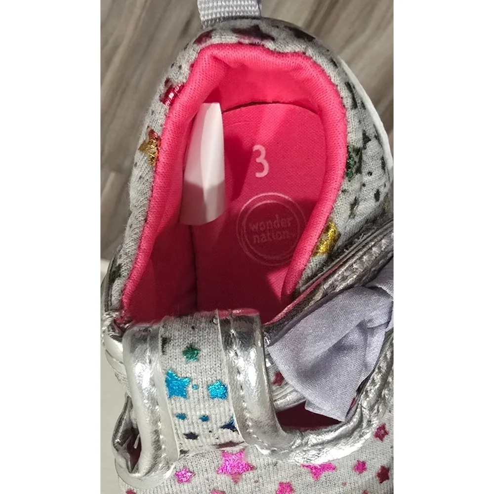 Wonder Nation Toddler Mary Jane Bow Slip-On Sneakers Size 3 – Silver Star Print
